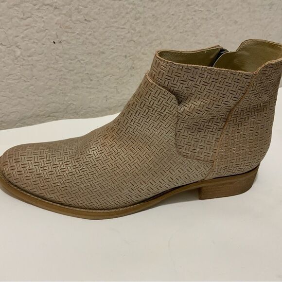 Sundance Shoes - New Sundance leather ankle boots sz 39 Rose pale metallic Made in Spain